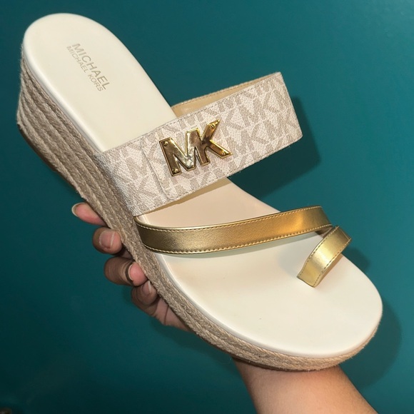 Michael Kors monogram Sidney toe sandal - Picture 11 of 17